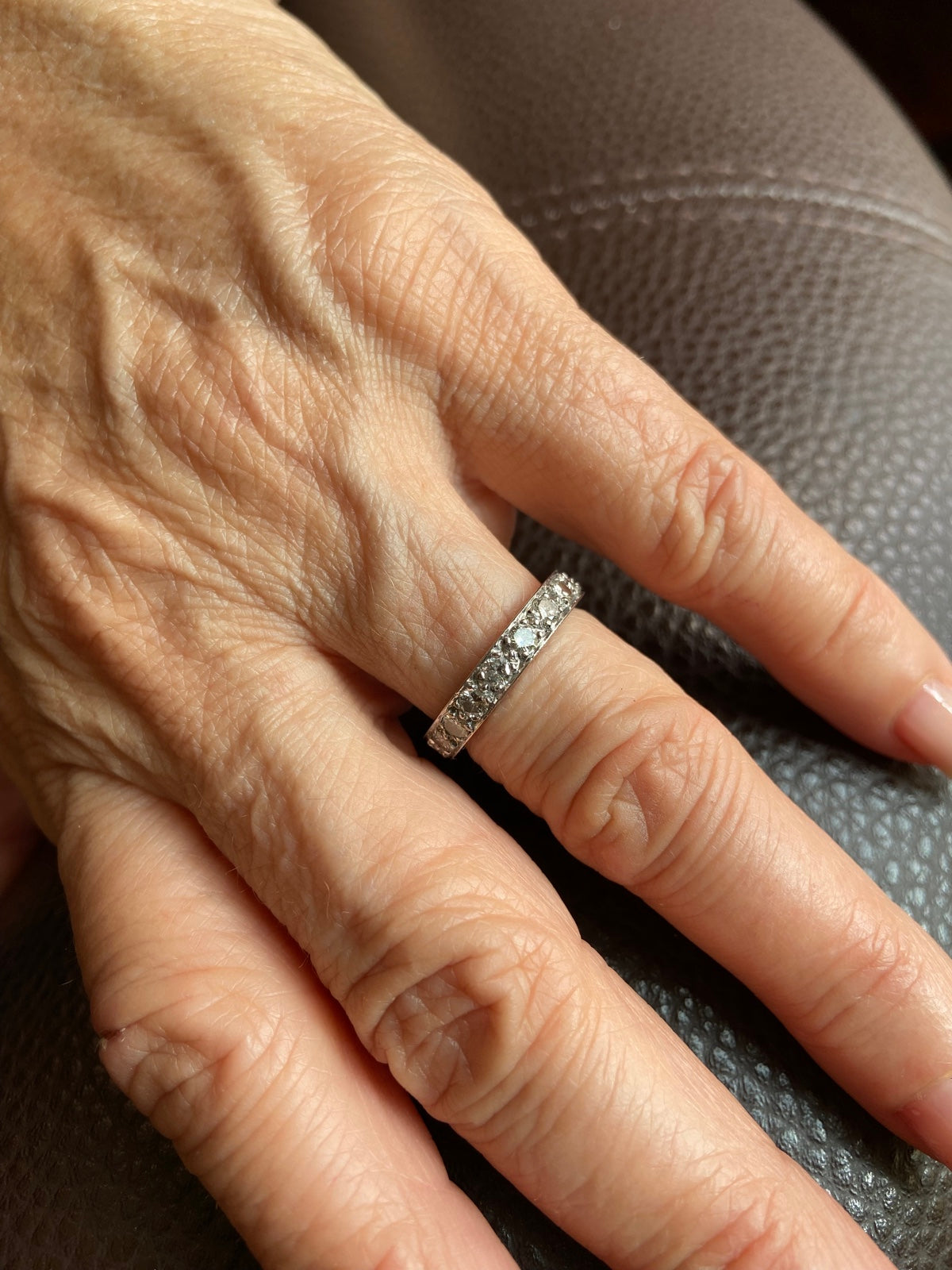 Alliance Americaine en or gris 18 carats et diamants eternite Terra Luna Artisan Bijoutier Joaillier gemmes et pierres naturelles