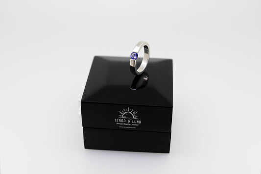 Bague en argent 925 et Tanzanite naturelle intense purple blue AAA VVS serti tension