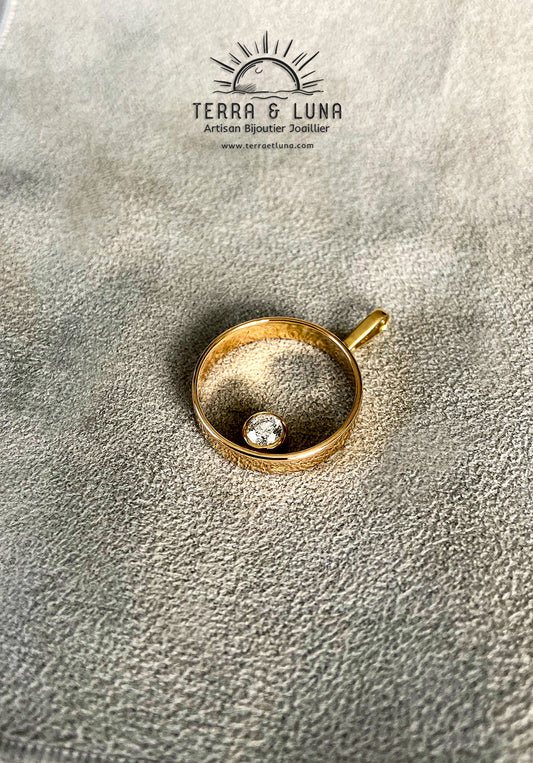 Pendentif en Or jaune 18 carats et Diamant naturel monté en serti clos