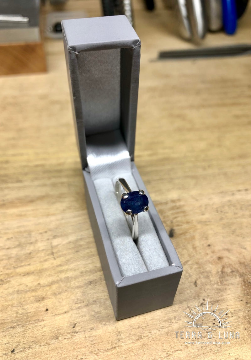 Bague solitaire en argent massif avec Saphir bleu naturel coupe ovale serti pour femme