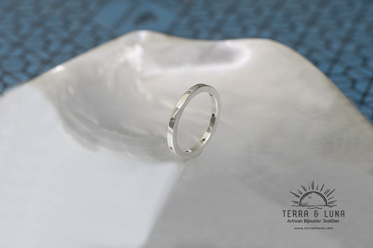 Alliance en argent massif et Zircons coupe ronde sertis masse pour femme