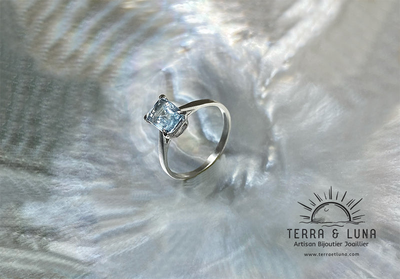 Bague en argent et Aigue Marine naturelle du Brésil coupe octogonale, montée en serti griffes pour femme