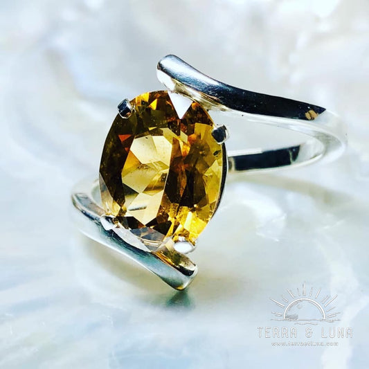 Bague asymétrique en argent massif avec Citrine naturelle du Brésil ovale facettée serti griffe pour femme
