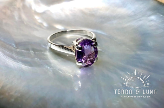 Bague en argent massif avec Améthyste naturelle du Brésil ovale facettée serti griffe pour femme