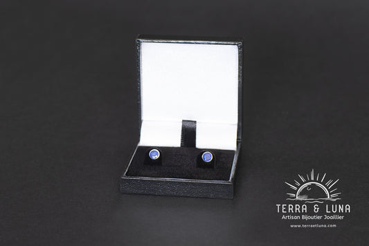 Boucles d'oreilles puces Saphirs bleus du Sri Lanka 4 mm serti clos argent 925