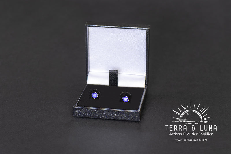 Boucles d'oreilles puces Saphirs bleus du Sri Lanka 4 mm serti griffes argent 925