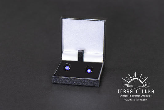 Boucles d'oreilles puces Saphirs bleus du Sri Lanka 4 mm serti griffes argent 925