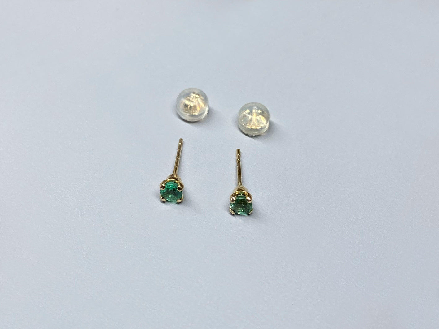 Boucles d’oreilles en or jaune 18 carats et Emeraudes naturelles de Zambie