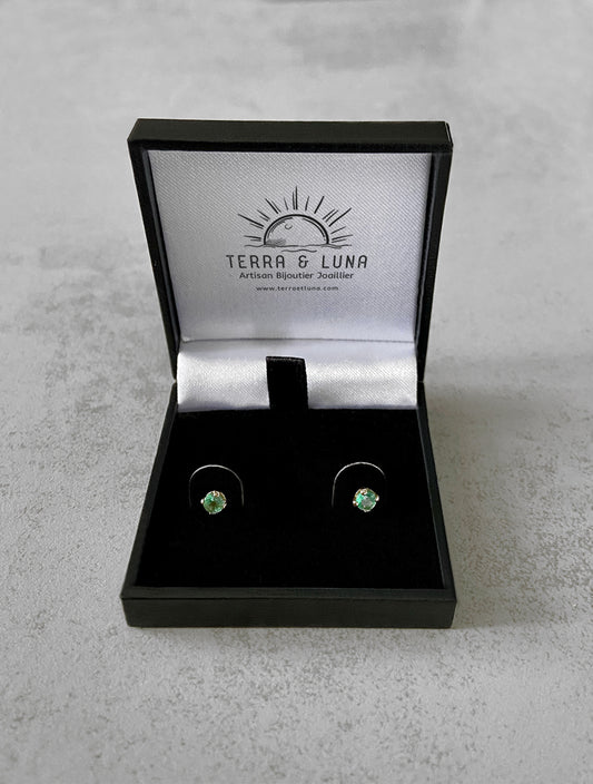 Boucles d’oreilles en or jaune 18 carats et Emeraudes naturelles de Zambie
