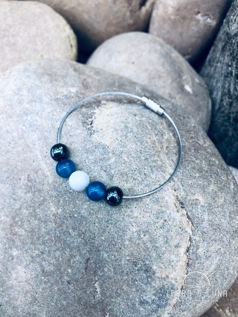 Bracelet Hugo en perles naturelles de Pierre de lune, Agate bleue et Hématite sur câble acier