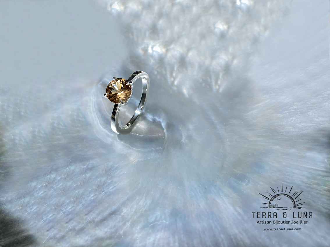 Bague en argent massif avec Tourmaline rose naturelle coupe ronde montée en serti griffe pour femme