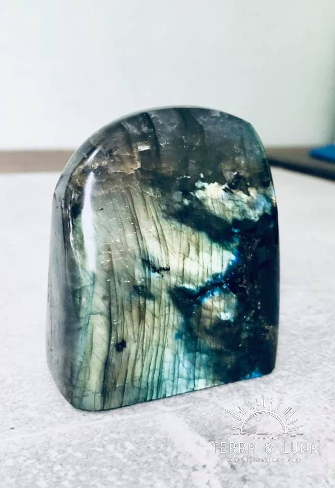 Labradorite naturelle polie, minéral naturel pour la lithothérapie en Labradorite naturelle