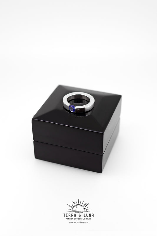 Bague argent et Tanzanite naturelle intense purple blue AAA  5,46 MM 0,70 CTS VVS serti tension