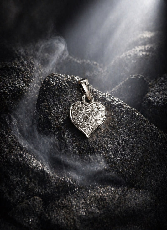 Pendentif cœur en or gris plein 18 carats pavé de diamants 0,42 CTS