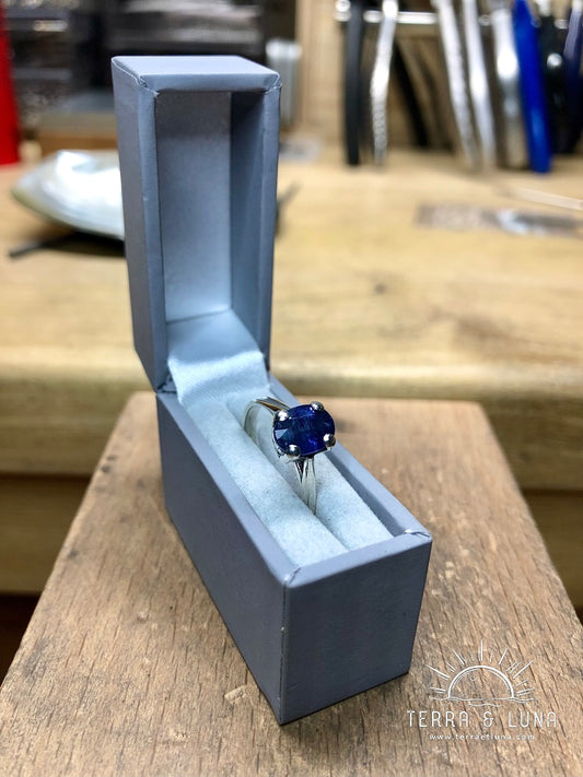 Bague solitaire en argent massif avec Saphir bleu naturel coupe ovale serti pour femme