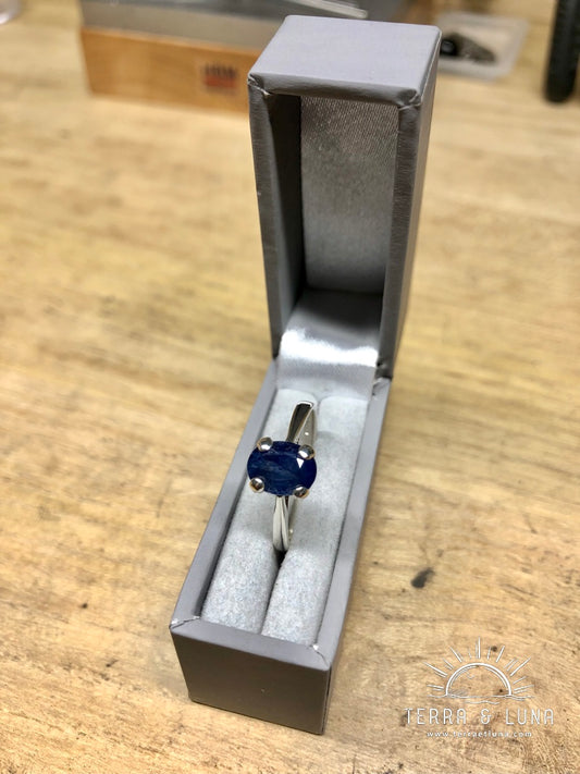 Bague solitaire en argent massif avec Saphir bleu naturel coupe ovale serti pour femme