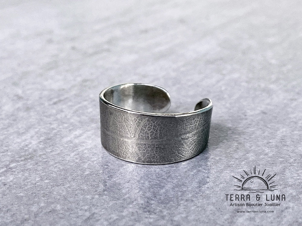 Bague motif feuillage en Argent 925 martelée et satinée