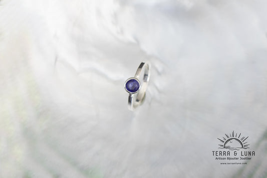 Bague en argent massif avec Saphir bleu naturel de Madagascar coupe ronde 5 mm serti clos pour femme
