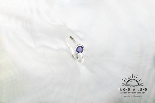 Bague en argent massif avec Saphir bleu naturel de Madagascar coupe ronde 5 mm serti clos pour femme